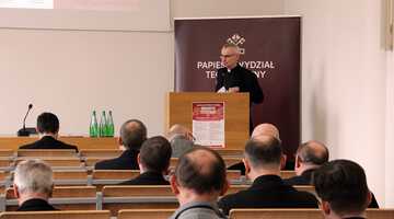 Krajowa konferencja naukowa "Quaestio Ecclesiae" oraz podpisanie porozumienia między szkołami doktorskimi Uniwersytetu Papieskiego Jana Pawła II w Krakowie i Papieskiego Wydziału Teologicznego we Wrocławiu, 25.02.2025